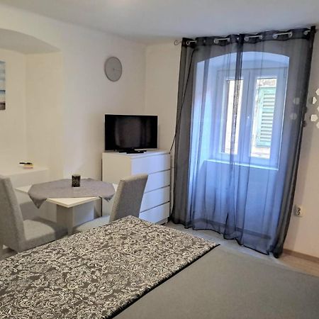 Studio Apartment Lola Kastela Exterior photo