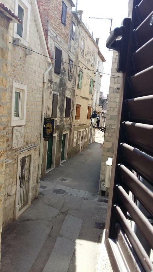Studio Apartment Lola Kastela Exterior photo